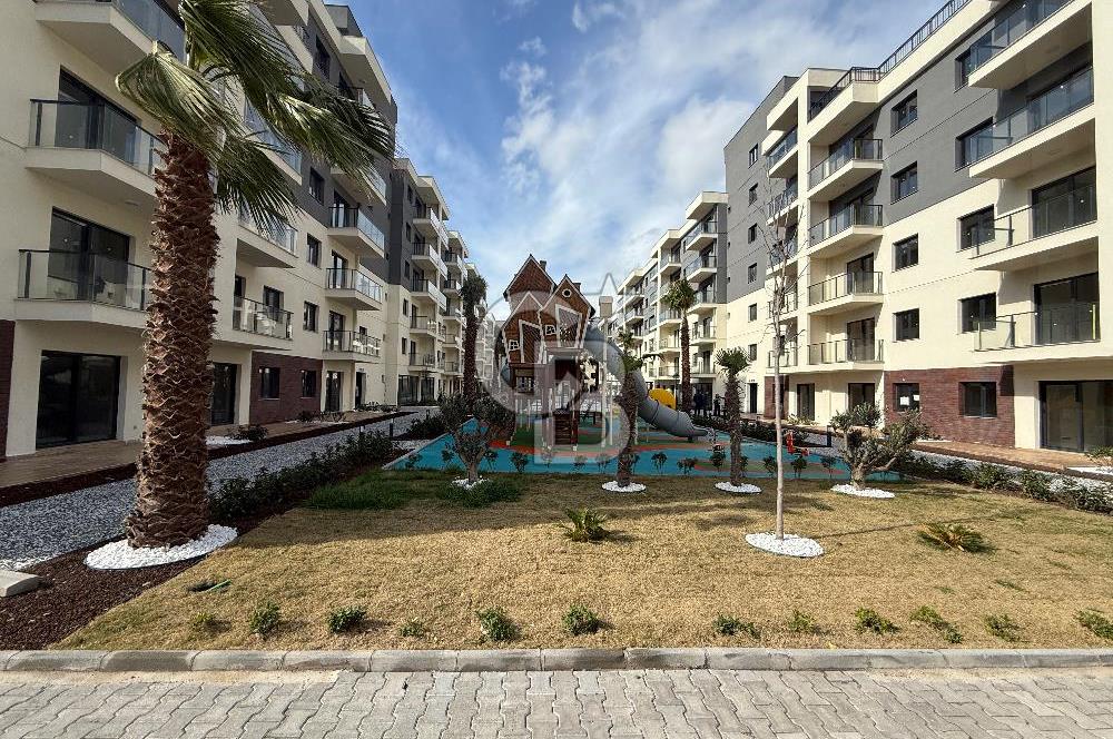 İZKA PARK YAŞAM ATLANTİS SİTESİNDE SATILIK HAVUZ CEPHE 1+1 DAİRE
