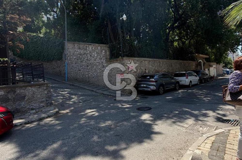 Salacak'ta Eşsiz Boğaz Manzaralı Prestijli 2+1 Daire