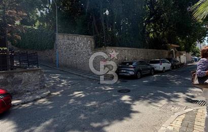 Salacak'ta Eşsiz Boğaz Manzaralı Prestijli 2+1 Daire