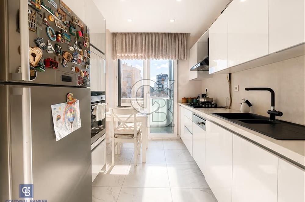 Grena Suadiye Sitesi 'nde Deniz Manzaralı 3+1 Satılık Daire