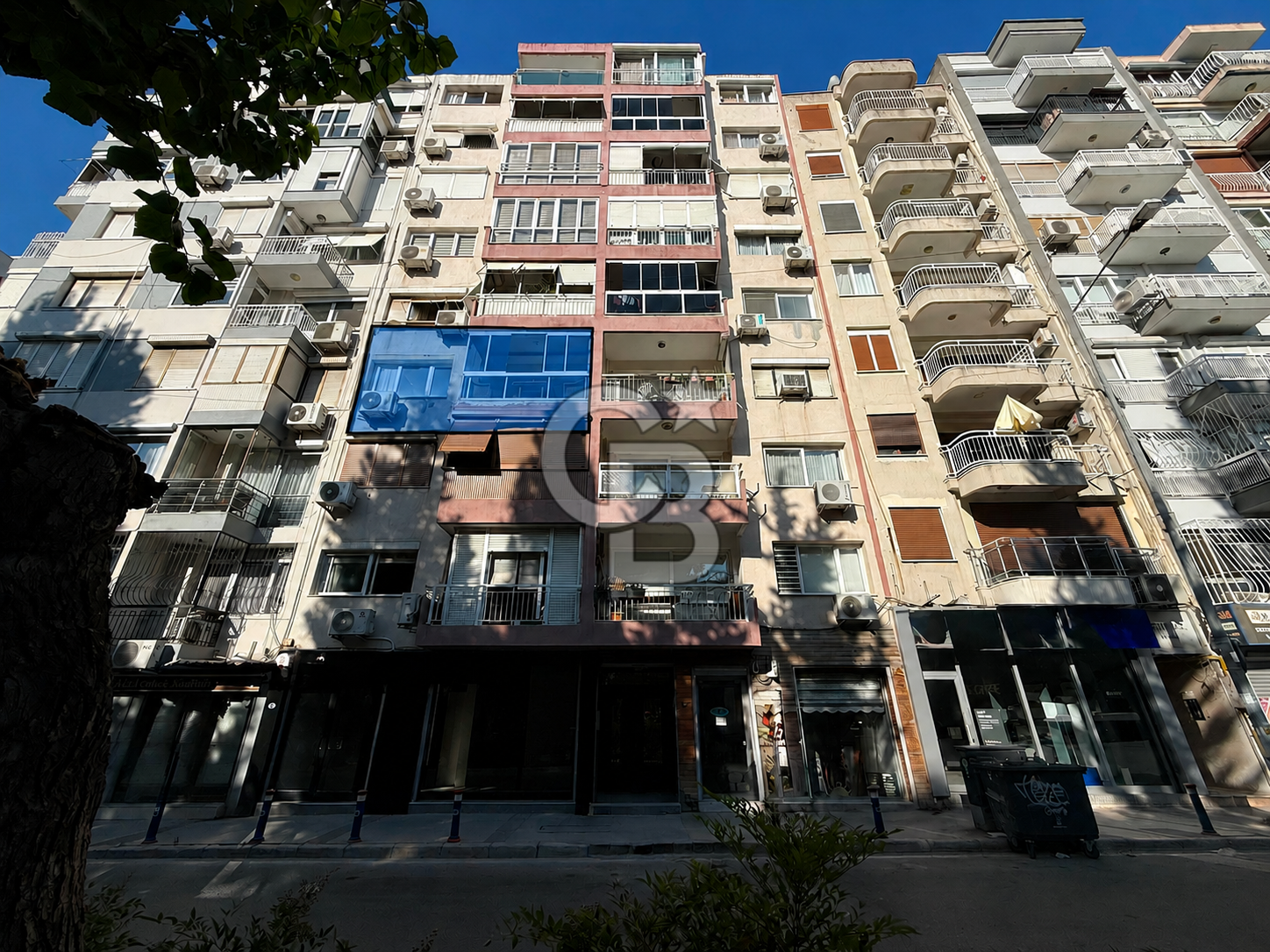 📍 İZMİR KONAK – FUAR CEPHESİNDE PRESTİJLİ KONUMDA SATILIK 3+1 DAİRE