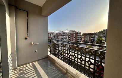 MENEMEN ESATPAŞA MAHALLESİ ANA CADDE ÜZERİ 3+1 SATILIK DAİRE
