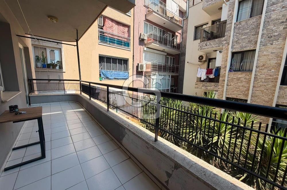 BAYRAKLI'DA SAHİLE VE İZBANA YÜRÜME MESAFELİ SATILIK 2+1 DAİRE
