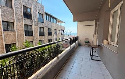 BAYRAKLI'DA SAHİLE VE İZBANA YÜRÜME MESAFELİ SATILIK 2+1 DAİRE