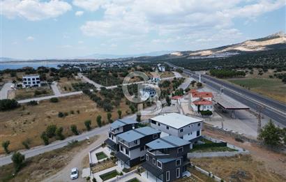 ŞAKRAN’DA DENİZE VE ANAYOLA YAKIN SATILIK 4+1 TRİPLEKS VİLLA