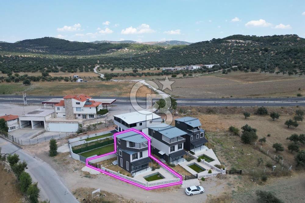 ŞAKRAN’DA DENİZE VE ANAYOLA YAKIN SATILIK 4+1 TRİPLEKS VİLLA