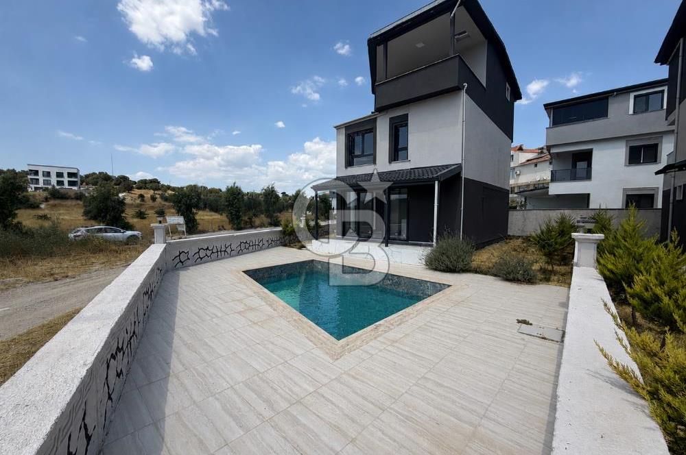 ŞAKRAN’DA DENİZE VE ANAYOLA YAKIN SATILIK 4+1 TRİPLEKS VİLLA