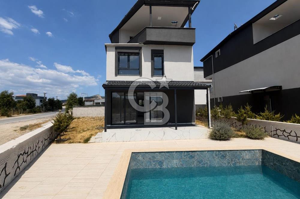 ŞAKRAN’DA DENİZE VE ANAYOLA YAKIN SATILIK 4+1 TRİPLEKS VİLLA