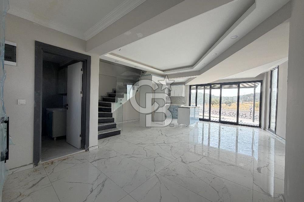 ŞAKRAN’DA DENİZE VE ANAYOLA YAKIN SATILIK 4+1 TRİPLEKS VİLLA