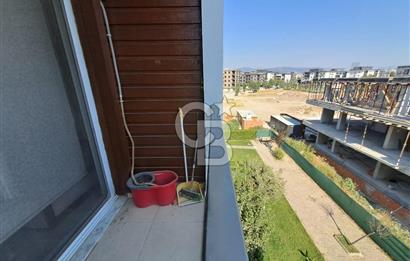 Seyrek'te Havuzlu ve Yeşillikli Site Eşyalı Kiralık 1+1