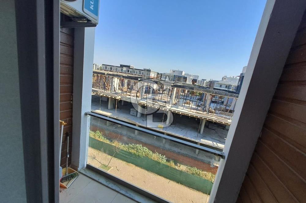 Seyrek'te Havuzlu ve Yeşillikli Site Eşyalı Kiralık 1+1