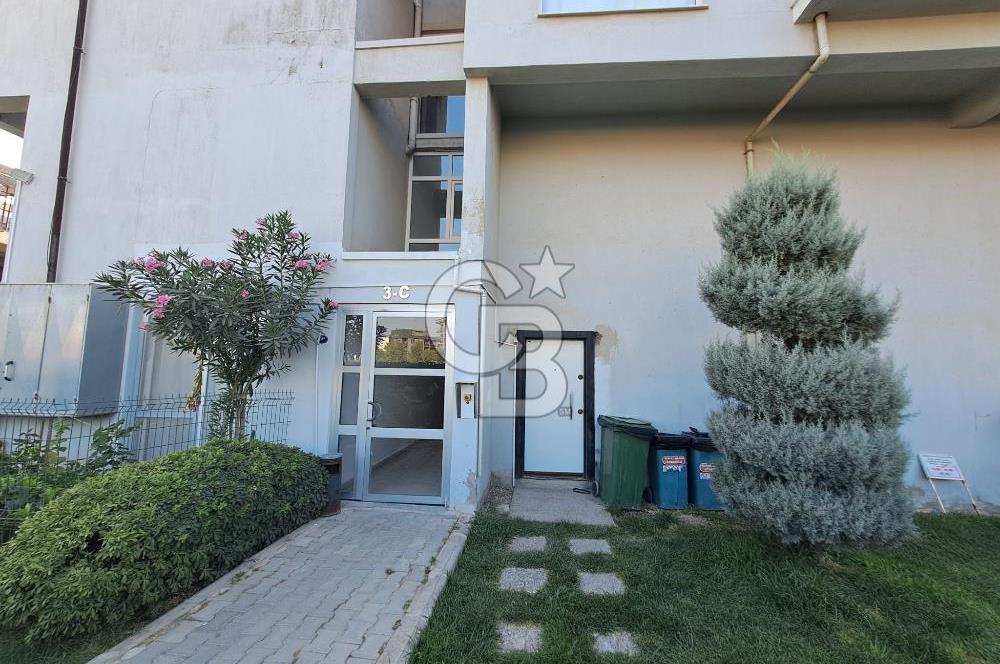 Seyrek'te Havuzlu ve Yeşillikli Site Eşyalı Kiralık 1+1