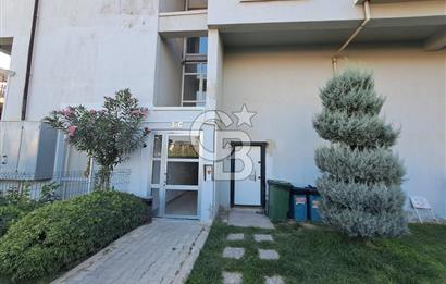 Seyrek'te Havuzlu ve Yeşillikli Site Eşyalı Kiralık 1+1