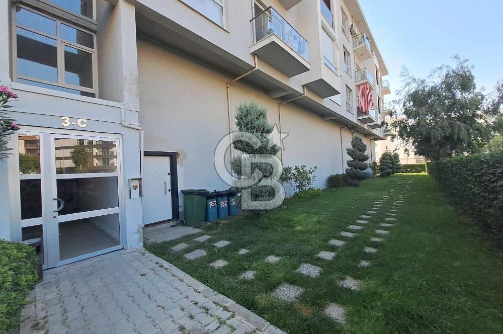 Seyrek'te Havuzlu ve Yeşillikli Site Eşyalı Kiralık 1+1