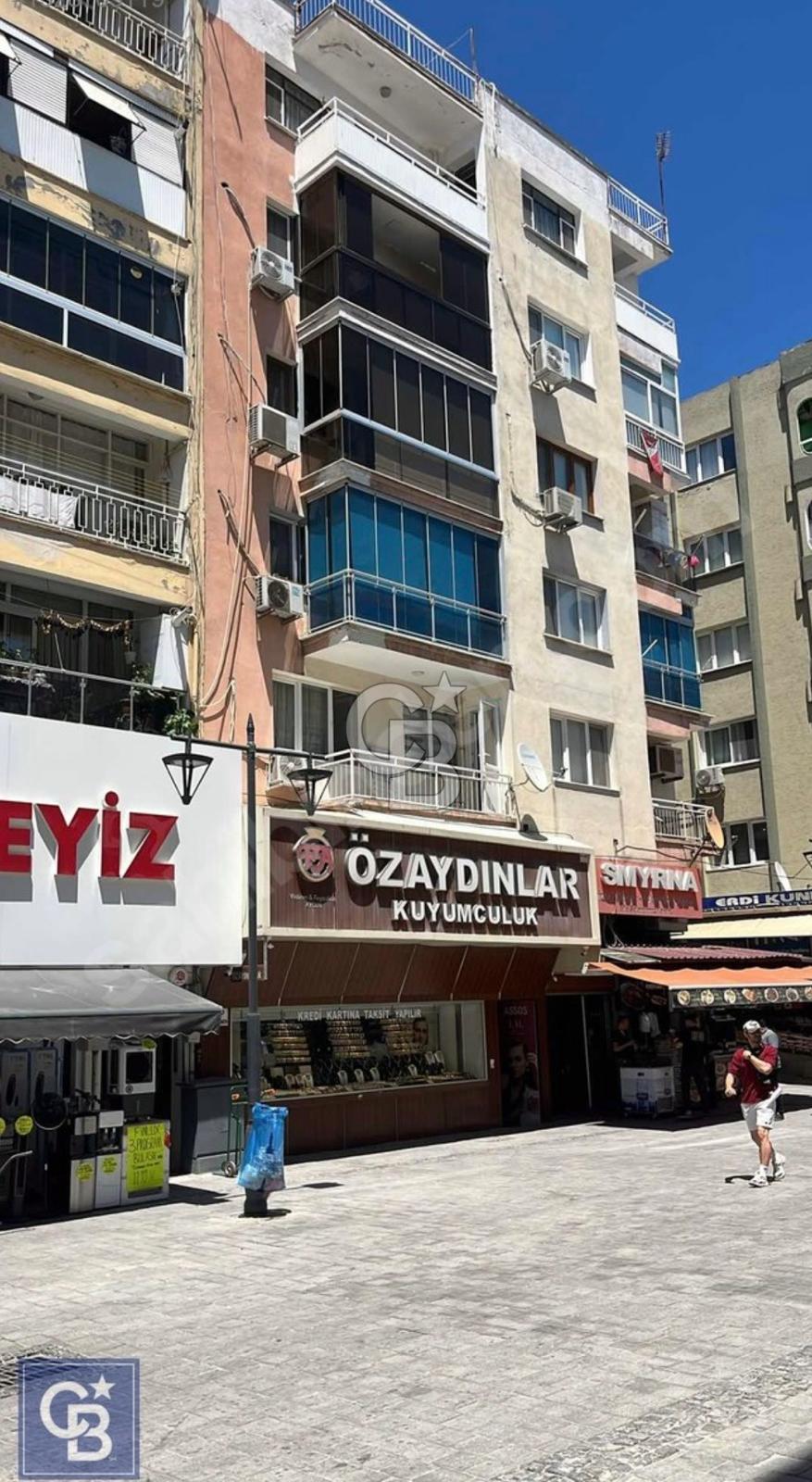 Bayraklı Site İçinde Satılık 3+1 Geniş Daire