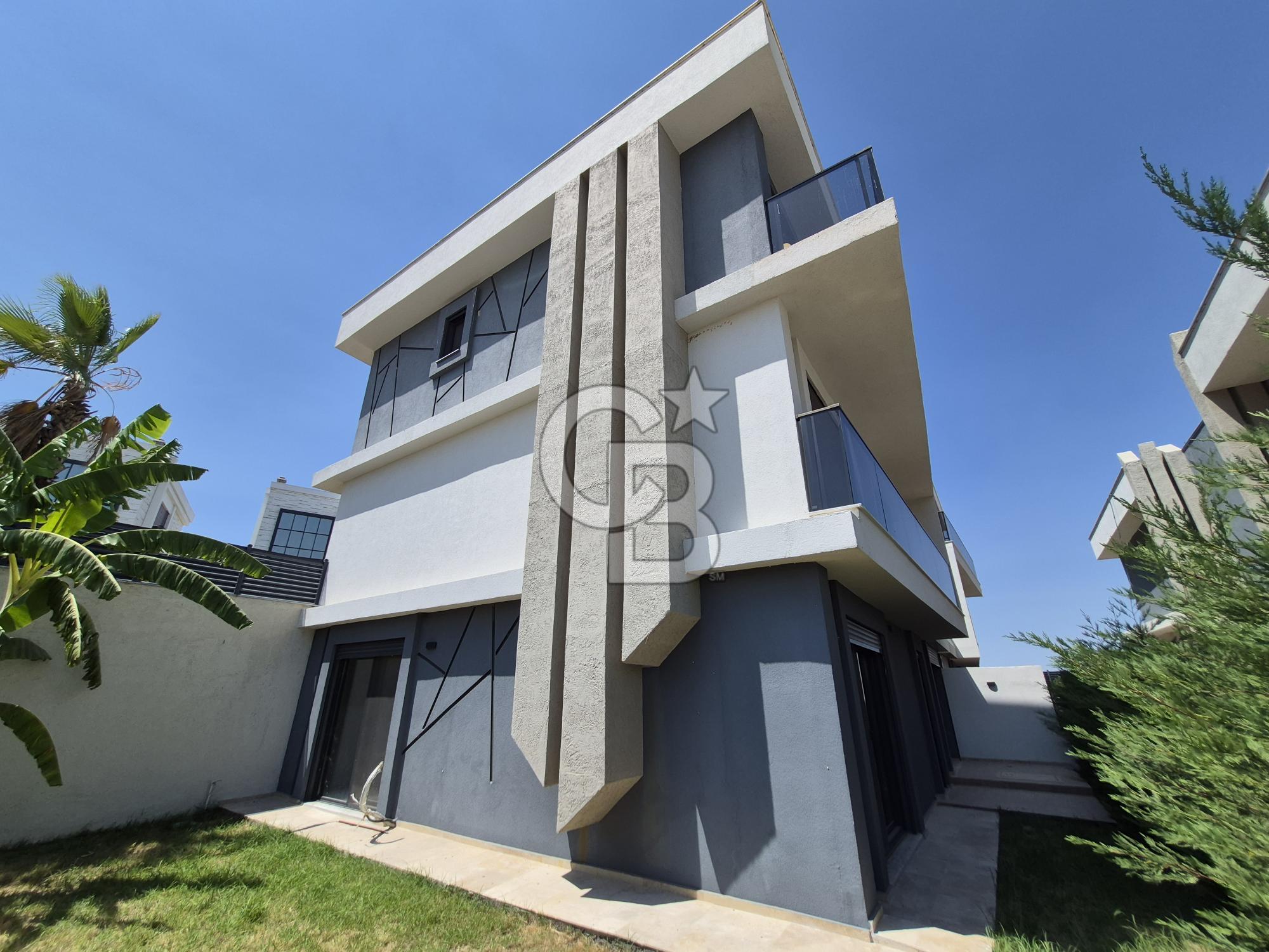 MENEMEN VİLLAKENT'TE ÖZEL HAVUZLU & SAUNALI 4+1 TRİPLEX VİLLA