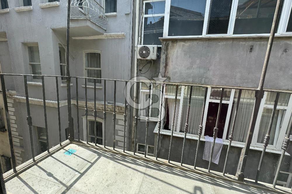 Şişhanede 100 m2 Yüksek Tavanlı 3. Katta Konumlu 2+1 Kiralık Lüks Daire 