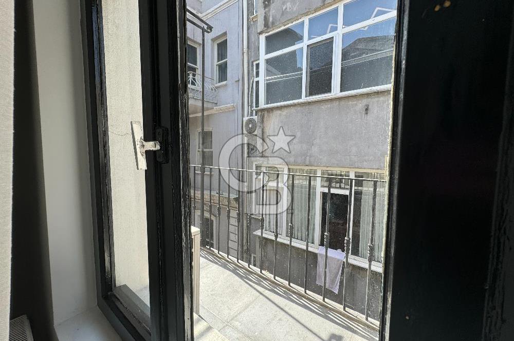 Şişhanede 100 m2 Yüksek Tavanlı 3. Katta Konumlu 2+1 Kiralık Lüks Daire 
