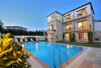 ÇEŞME MERKEZ'DE SATILIK YÜKSEK CİROLU BUTİK OTEL - 1 - 364202