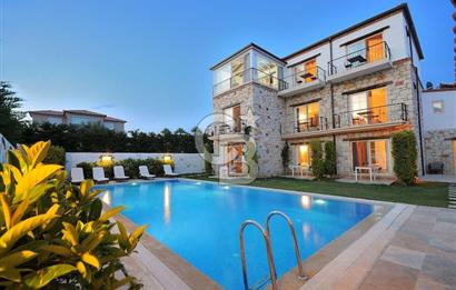 ÇEŞME MERKEZ'DE SATILIK YÜKSEK CİROLU BUTİK OTEL