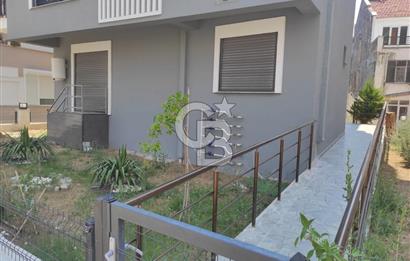 DİKİLİ ÇANDARLI MERKEZDE 1+1 EŞYALI BAHÇELİ SATILIK DAİRE
