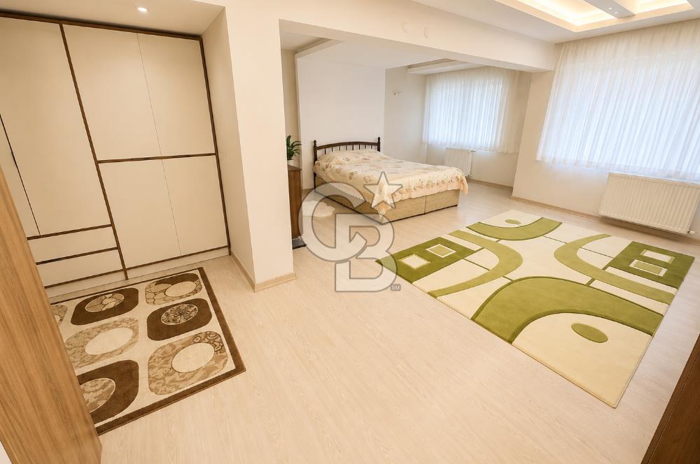 Granada Residence'da Havuz Cepheli 200M2 Büyük Tip Satılık Daire