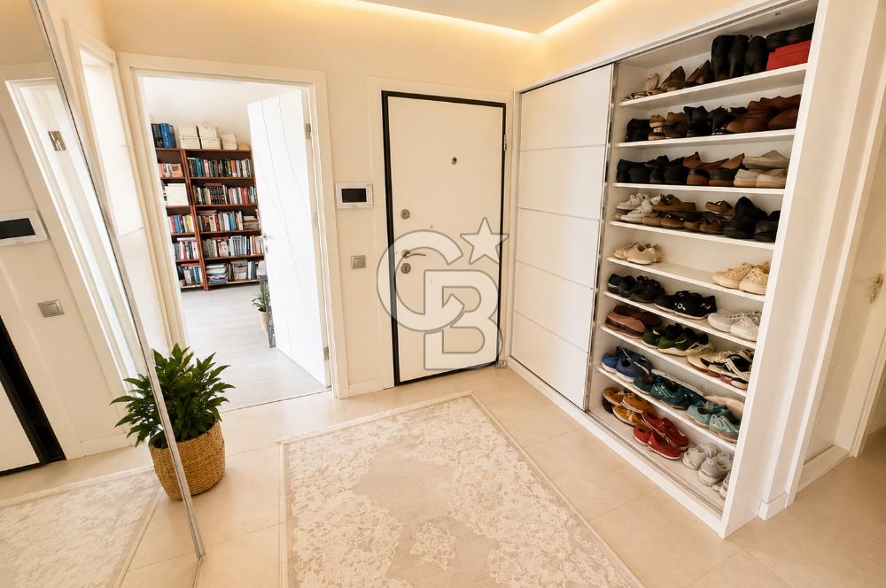 Granada Residence'da Havuz Cepheli 200M2 Büyük Tip Satılık Daire