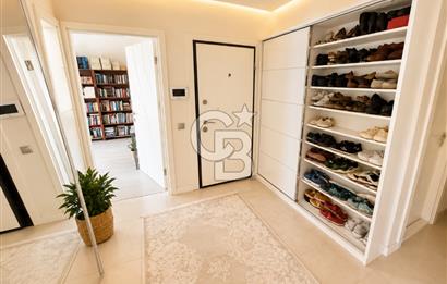 Granada Residence'da Havuz Cepheli 200M2 Büyük Tip Satılık Daire