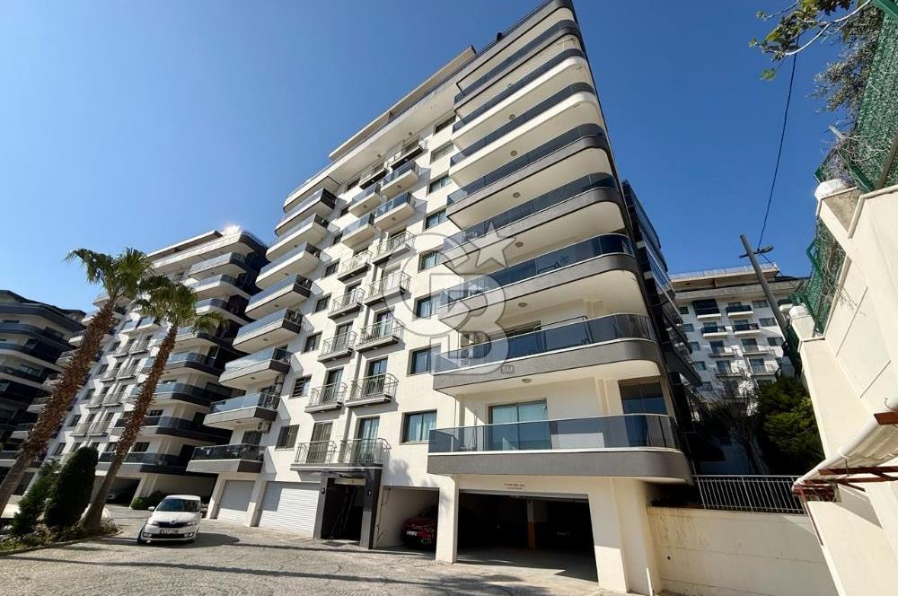 Granada Residence'da Havuz Cepheli 200M2 Büyük Tip Satılık Daire