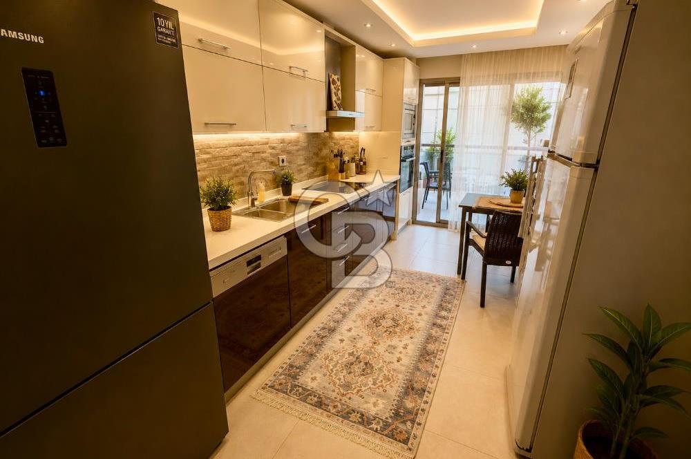Granada Residence'da Havuz Cepheli 200M2 Büyük Tip Satılık Daire