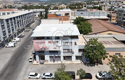 BORNOVA PINARBAŞI KÖŞE KONUM, 1.500 m² KOMPLE SATILIK BİNA