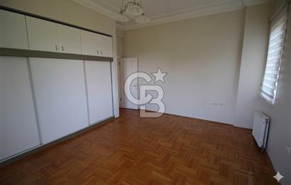 Büyükçekmece Tepekent'te Satılık Havuzlu 7+1 Müştemilatlı Villa