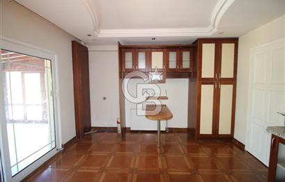 Büyükçekmece Tepekent'te Satılık Havuzlu 7+1 Müştemilatlı Villa