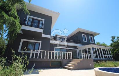 Büyükçekmece Tepekent'te Satılık Havuzlu 7+1 Müştemilatlı Villa