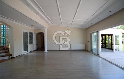 Büyükçekmece Tepekent'te Satılık Havuzlu 7+1 Müştemilatlı Villa