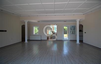 Büyükçekmece Tepekent'te Satılık Havuzlu 7+1 Müştemilatlı Villa