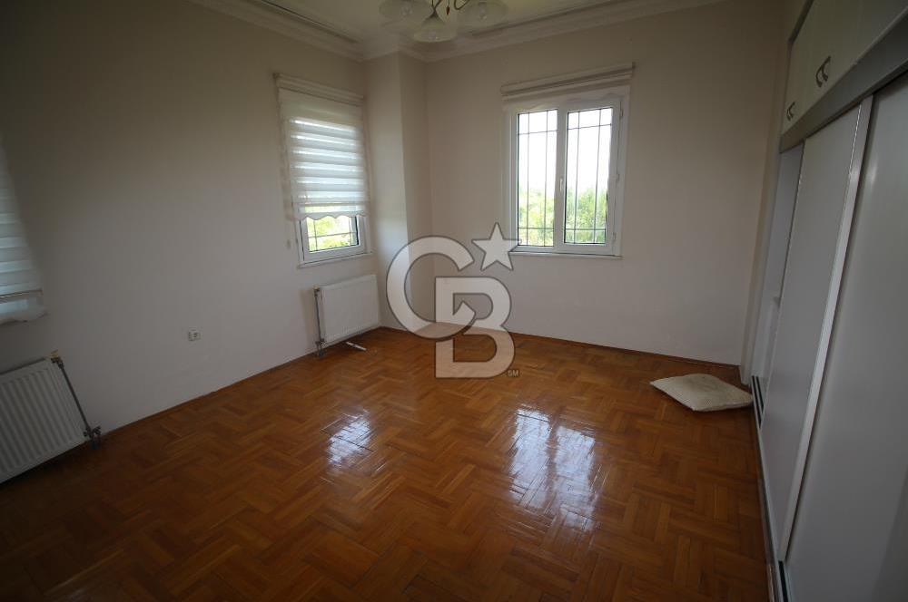 Büyükçekmece Tepekent'te Satılık Havuzlu 7+1 Müştemilatlı Villa