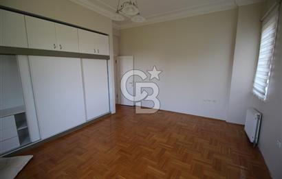 Büyükçekmece Tepekent'te Satılık Havuzlu 7+1 Müştemilatlı Villa