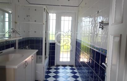 Büyükçekmece Tepekent'te Satılık Havuzlu 7+1 Müştemilatlı Villa