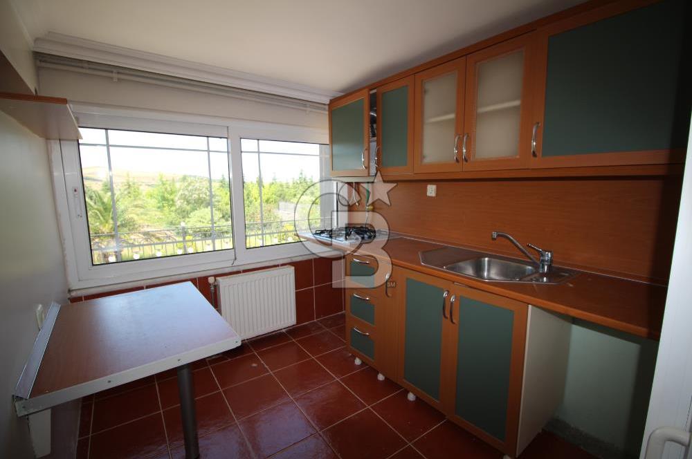 Büyükçekmece Tepekent'te Satılık Havuzlu 7+1 Müştemilatlı Villa
