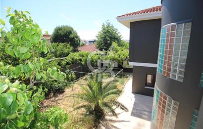 Büyükçekmece Tepekent'te Satılık Havuzlu 7+1 Müştemilatlı Villa