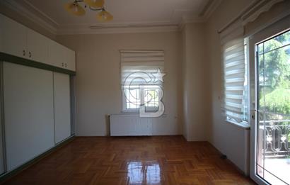 Büyükçekmece Tepekent'te Satılık Havuzlu 7+1 Müştemilatlı Villa