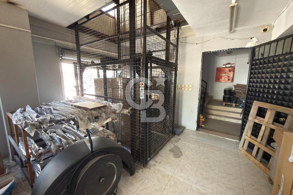 BORNOVA PINARBAŞI KÖŞE KONUM, 1.500 m² KOMPLE SATILIK BİNA