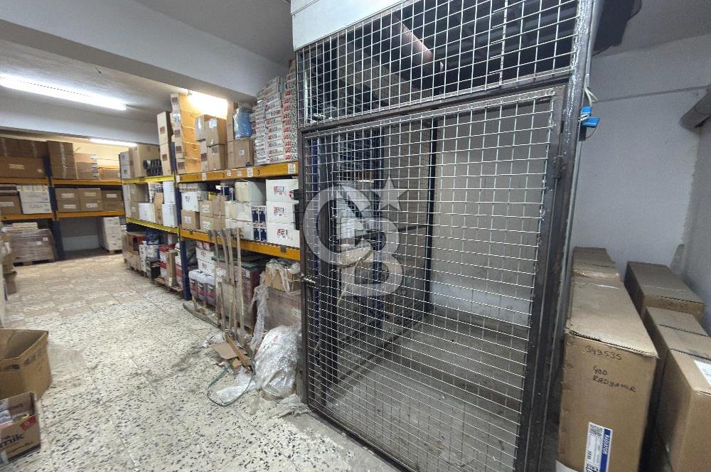 BORNOVA PINARBAŞI KÖŞE KONUM, 1.500 m² KOMPLE SATILIK BİNA