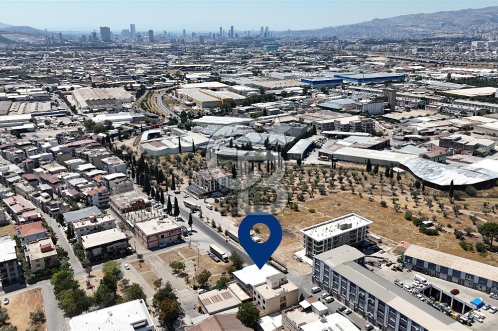 BORNOVA PINARBAŞI KÖŞE KONUM, 1.500 m² KOMPLE SATILIK BİNA
