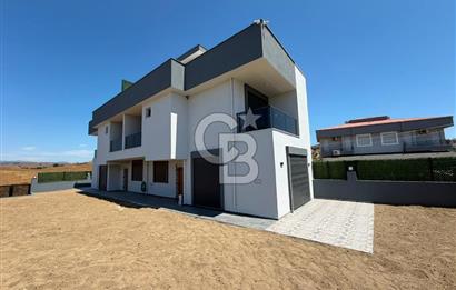 İzmir Seferihisar Akarca 'da Denize yakın Sıfır Dubleks Villa