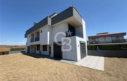 İzmir Seferihisar Akarca 'da Denize yakın Sıfır Dubleks Villa