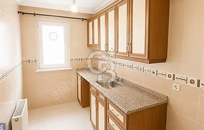 KÜÇÜK ÇAMLICADA AİLE APARTMANINDA GENİŞ 3+1 SATILIK DAİRE