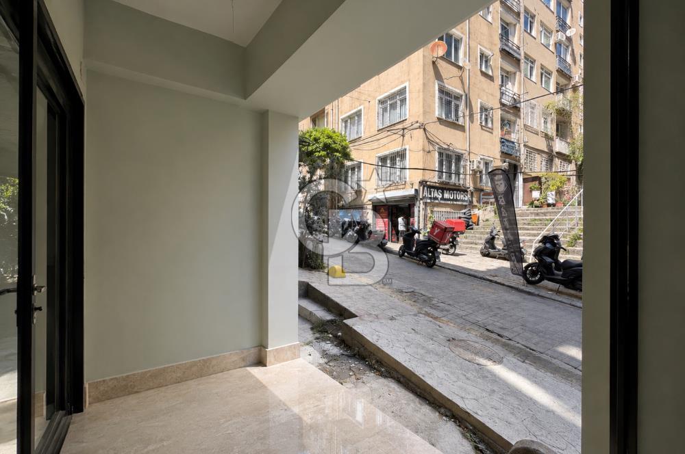 Kazancı'da Yeni Binada Yüksek Tavanlı İki Katlı Kiralık Dükkan