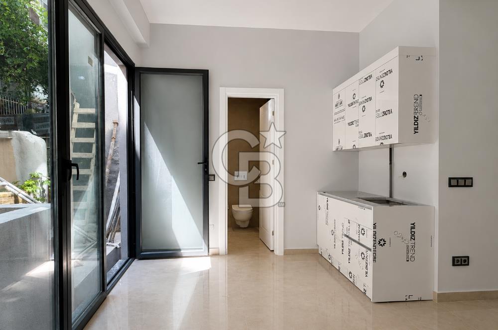 Kazancı'da Yeni Binada Yüksek Tavanlı İki Katlı Kiralık Dükkan